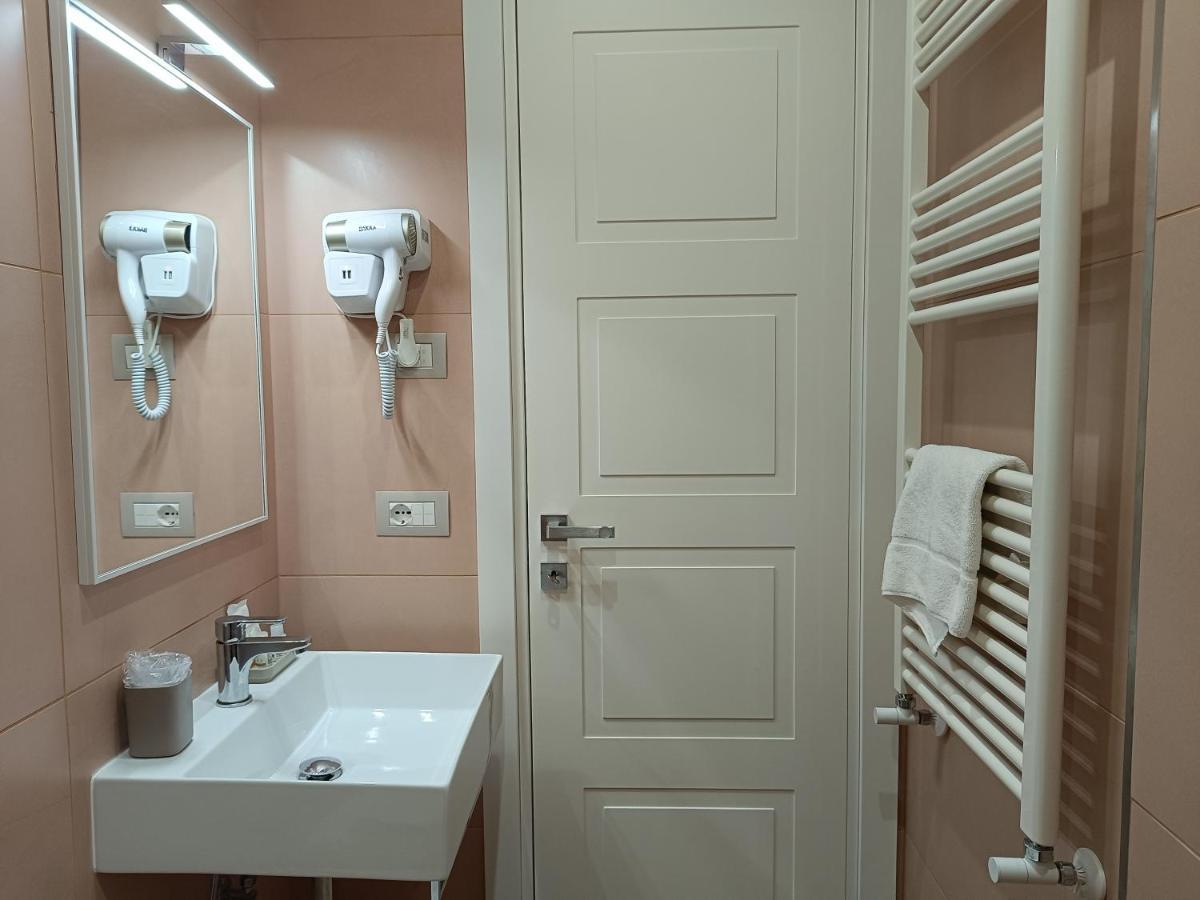 Schilizzi Hotel Napoli Bagian luar foto